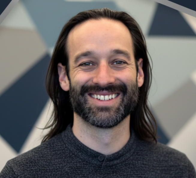 Eitan Fire headshot